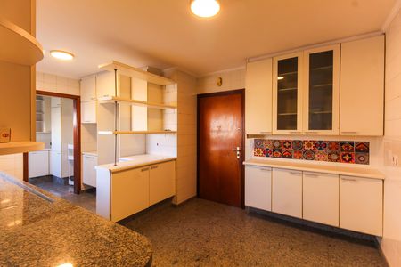 Apartamento para alugar com 160m², 3 quartos e 2 vagas Apartamento para alugar com 160m², 3 quartos e 2 vagasCozinha