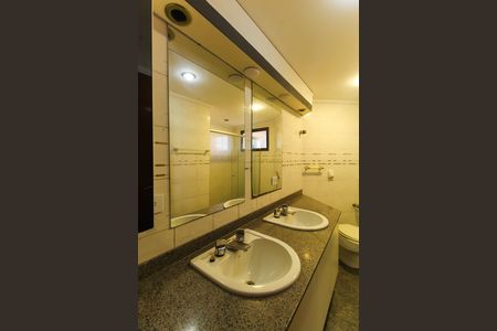 Apartamento para alugar com 160m², 3 quartos e 2 vagas Apartamento para alugar com 160m², 3 quartos e 2 vagasBanheiro da Suíte 1
