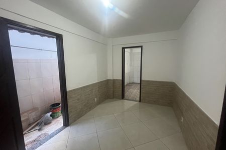 Sala de casa para alugar com 1 quarto, 40m² em Praia da Bandeira, Rio de Janeiro