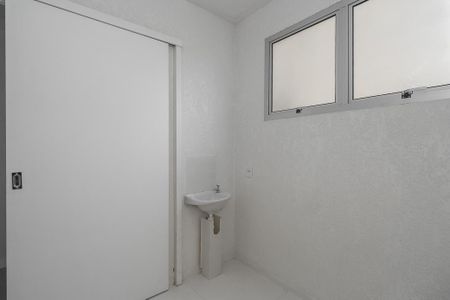 Banheiro de apartamento à venda com 1 quarto, 40m² em Sarandi, Porto Alegre