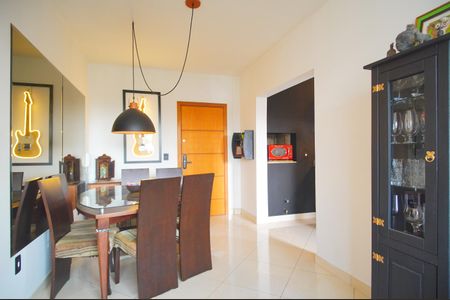 Sala de apartamento à venda com 2 quartos, 62m² em Morro do Espelho, São Leopoldo