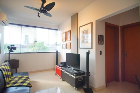 Sala de apartamento à venda com 2 quartos, 62m² em Morro do Espelho, São Leopoldo