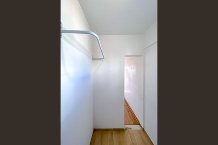 Apartamento à venda com 56m², 2 quartos e 1 vaga Apartamento à venda com 56m², 2 quartos e 1 vagaCloset da suíte