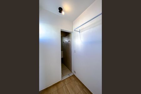 Apartamento à venda com 56m², 2 quartos e 1 vaga Apartamento à venda com 56m², 2 quartos e 1 vagaCloset da suíte