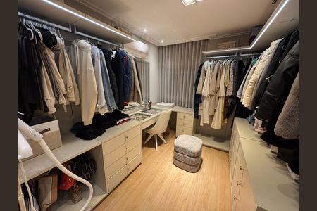 Apartamento à venda com 115m², 3 quartos e 2 vagas Apartamento à venda com 115m², 3 quartos e 2 vagasCloset