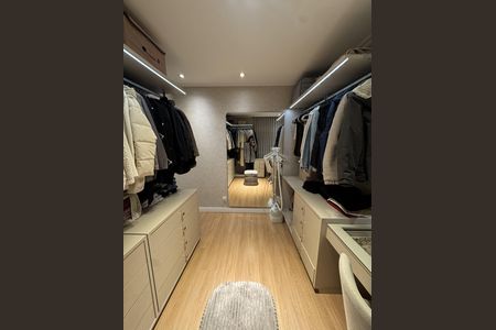Apartamento à venda com 115m², 3 quartos e 2 vagas Apartamento à venda com 115m², 3 quartos e 2 vagasCloset