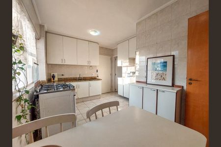 Apartamento para alugar com 124m², 3 quartos e 1 vaga Apartamento para alugar com 124m², 3 quartos e 1 vagaCozinha