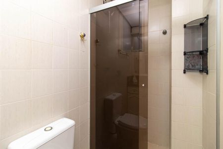 Banheiro de apartamento à venda com 2 quartos, 75m² em Cristal, Porto Alegre