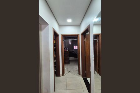 Casa para alugar com 244m², 4 quartos e 5 vagas Casa para alugar com 244m², 4 quartos e 5 vagasCorredor