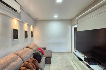 Sala  de casa à venda com 4 quartos, 244m² em Vila Santa Odila, Campinas