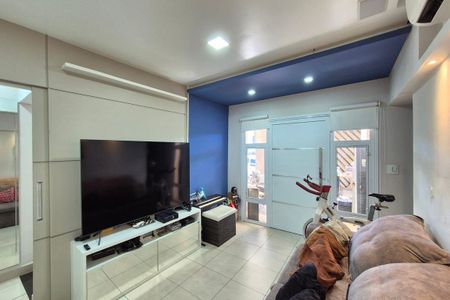 Casa para alugar com 244m², 4 quartos e 5 vagas Casa para alugar com 244m², 4 quartos e 5 vagasSala
