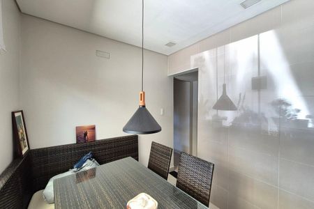 Casa para alugar com 244m², 4 quartos e 5 vagas Casa para alugar com 244m², 4 quartos e 5 vagasSala de Jantar