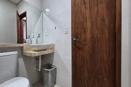 Casa para alugar com 244m², 4 quartos e 5 vagas Casa para alugar com 244m², 4 quartos e 5 vagasBanheiro