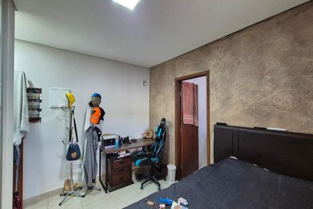 Casa para alugar com 244m², 4 quartos e 5 vagas Casa para alugar com 244m², 4 quartos e 5 vagasQuarto 2 - Suíte