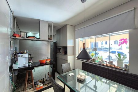 Casa para alugar com 244m², 4 quartos e 5 vagas Casa para alugar com 244m², 4 quartos e 5 vagasSala de Jantar