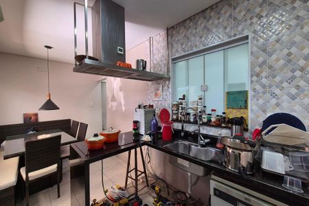 Casa para alugar com 244m², 4 quartos e 5 vagas Casa para alugar com 244m², 4 quartos e 5 vagasCozinha