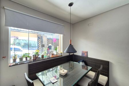 Casa para alugar com 244m², 4 quartos e 5 vagas Casa para alugar com 244m², 4 quartos e 5 vagasSala de Jantar