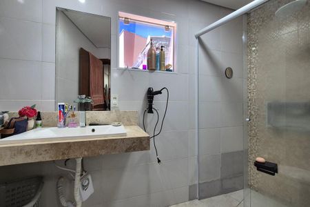 Casa para alugar com 244m², 4 quartos e 5 vagas Casa para alugar com 244m², 4 quartos e 5 vagasBanheiro da Suíte