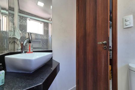Casa para alugar com 244m², 4 quartos e 5 vagas Casa para alugar com 244m², 4 quartos e 5 vagasBanheiro da Suíte