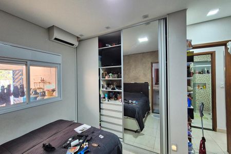 Casa para alugar com 244m², 4 quartos e 5 vagas Casa para alugar com 244m², 4 quartos e 5 vagasQuarto 2 - Suíte