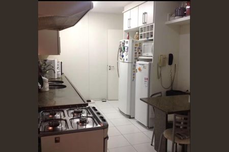Apartamento à venda com 120m², 3 quartos e 2 vagas Apartamento à venda com 120m², 3 quartos e 2 vagasCozinha