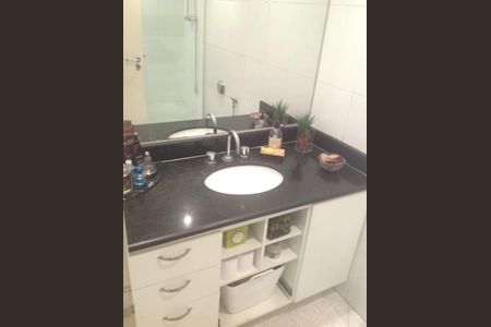 Apartamento à venda com 120m², 3 quartos e 2 vagas Apartamento à venda com 120m², 3 quartos e 2 vagasBanheiro 2