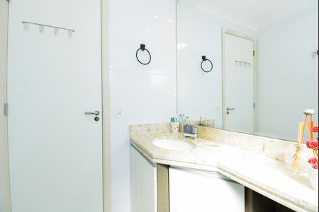 Apartamento à venda com 66m², 3 quartos e 2 vagasBanheiro da Suíte