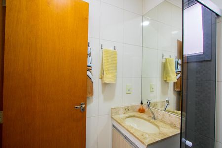 Casa à venda com 121m², 3 quartos e 3 vagas Casa à venda com 121m², 3 quartos e 3 vagasBanheiro do quarto 1