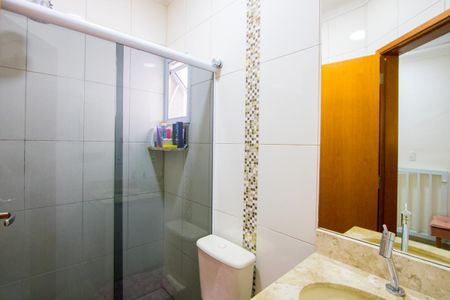 Casa à venda com 121m², 3 quartos e 3 vagas Casa à venda com 121m², 3 quartos e 3 vagasBanheiro social