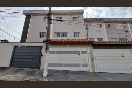 Casa à venda com 121m², 3 quartos e 3 vagas Casa à venda com 121m², 3 quartos e 3 vagasFachada