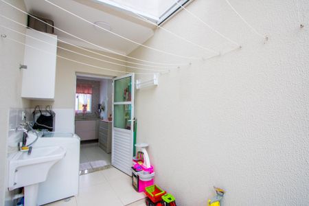 Casa à venda com 121m², 3 quartos e 3 vagas Casa à venda com 121m², 3 quartos e 3 vagasÁrea de serviço