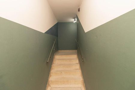 Apartamento para alugar com 105m², 2 quartos e sem vaga Apartamento para alugar com 105m², 2 quartos e sem vagaEscada