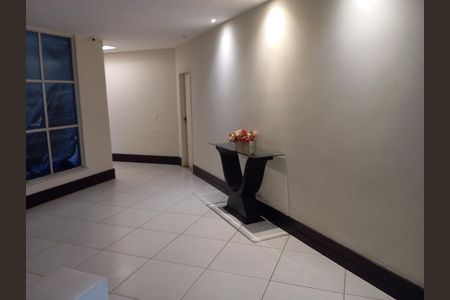 Apartamento à venda com 98m², 2 quartos e 1 vaga Apartamento à venda com 98m², 2 quartos e 1 vagaHall de entrada