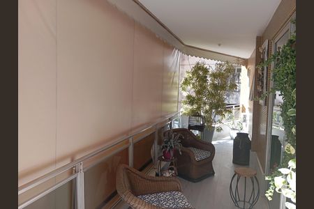 Apartamento à venda com 98m², 2 quartos e 1 vaga Apartamento à venda com 98m², 2 quartos e 1 vagaVaranda