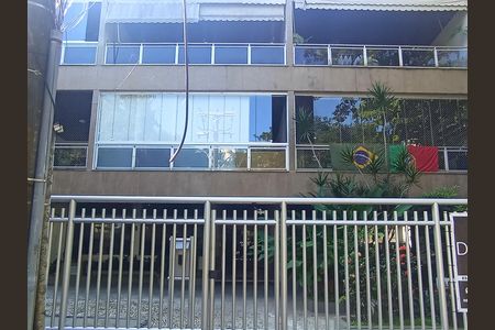 Apartamento à venda com 98m², 2 quartos e 1 vaga Apartamento à venda com 98m², 2 quartos e 1 vagaFachada