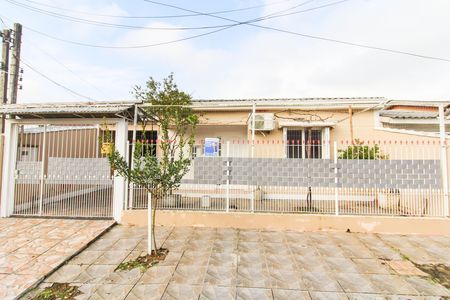 Fachada de casa à venda com 2 quartos, 200m² em Harmonia, Canoas