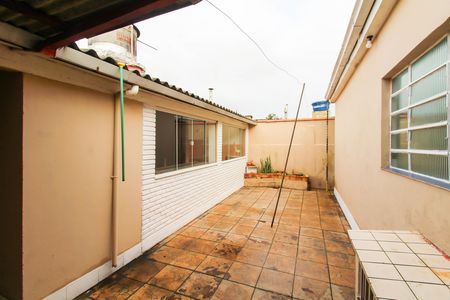 Área externa de casa à venda com 2 quartos, 200m² em Harmonia, Canoas