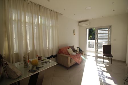 Casa para alugar com 381m², 7 quartos e 3 vagasSala