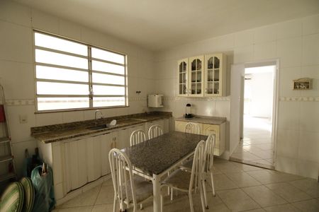 Casa para alugar com 381m², 7 quartos e 3 vagasCozinha