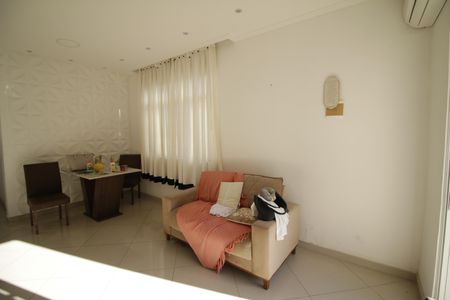 Sala de casa para alugar com 7 quartos, 381m² em Freguesia (jacarepaguá), Rio de Janeiro