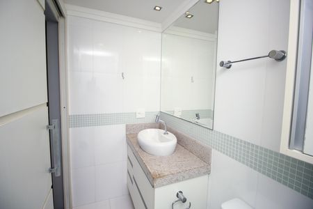 Apartamento para alugar com 73m², 2 quartos e 2 vagas Apartamento para alugar com 73m², 2 quartos e 2 vagasBanheiro da Suíte