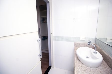 Apartamento para alugar com 73m², 2 quartos e 2 vagas Apartamento para alugar com 73m², 2 quartos e 2 vagasBanheiro da Suíte