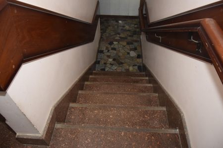 Casa para alugar com 800m², 6 quartos e 12 vagasEscada