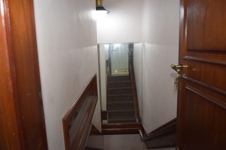 Casa para alugar com 800m², 6 quartos e 12 vagasEscada