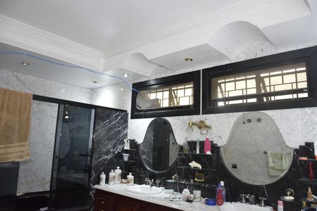 Casa para alugar com 800m², 6 quartos e 12 vagasBanheiro da Suíte