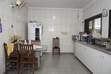 Casa para alugar com 800m², 6 quartos e 12 vagasCozinha
