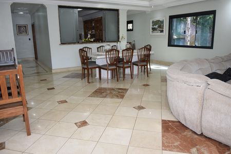 Casa para alugar com 800m², 6 quartos e 12 vagasSala