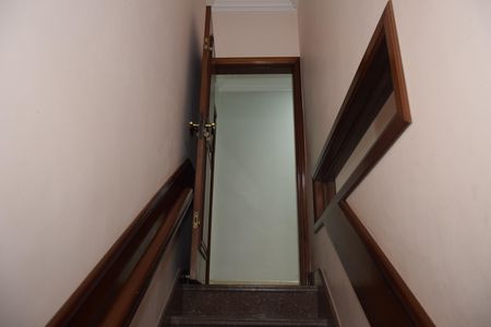 Casa para alugar com 800m², 6 quartos e 12 vagasEscada