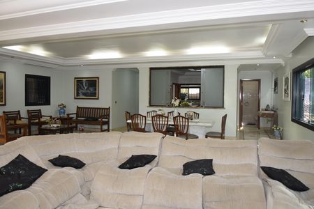 Casa para alugar com 800m², 6 quartos e 12 vagasSala