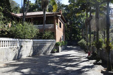 Casa para alugar com 800m², 6 quartos e 12 vagasEntrada da Garagem